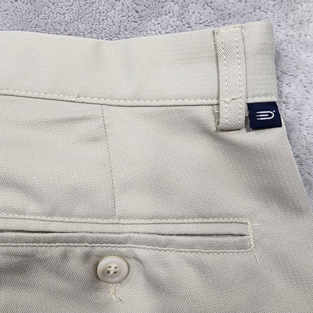 Dockers Golf Shorts Mens 36 Beige Pleated Microfiber Chino Relaxed‎ 10 Inseam - Picture 3 of 11
